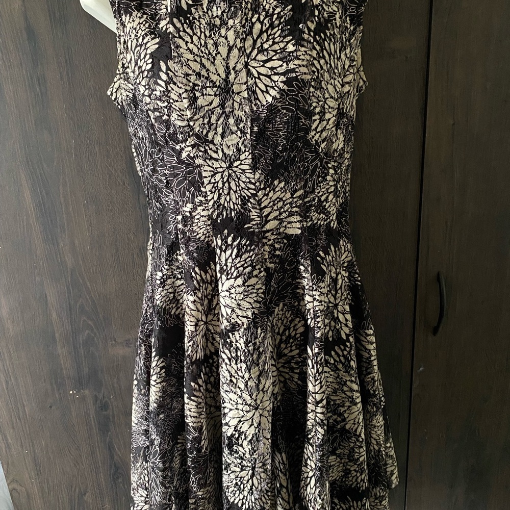 Danny and Nicole Elegant Black and Cream Floral Dress size 6